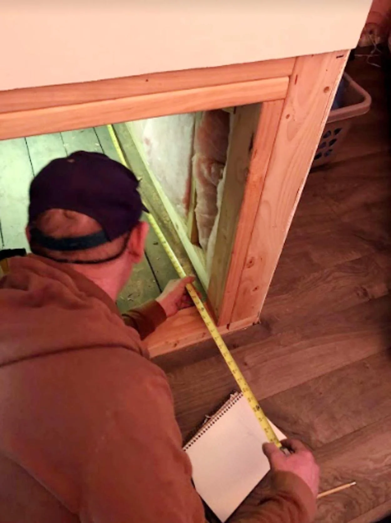 Hombre diseña dormitorio para su gato