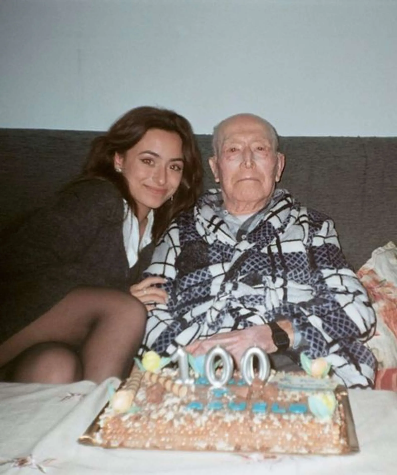 Abuelo celebra su cumpleaños