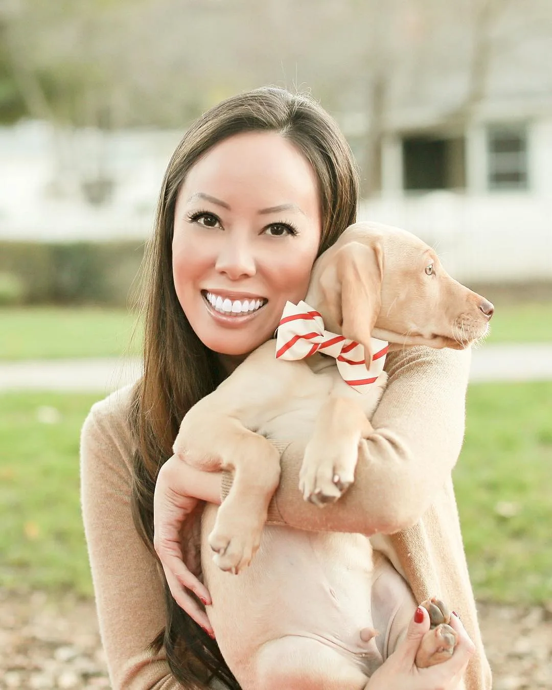 Mujer y su cachorrito