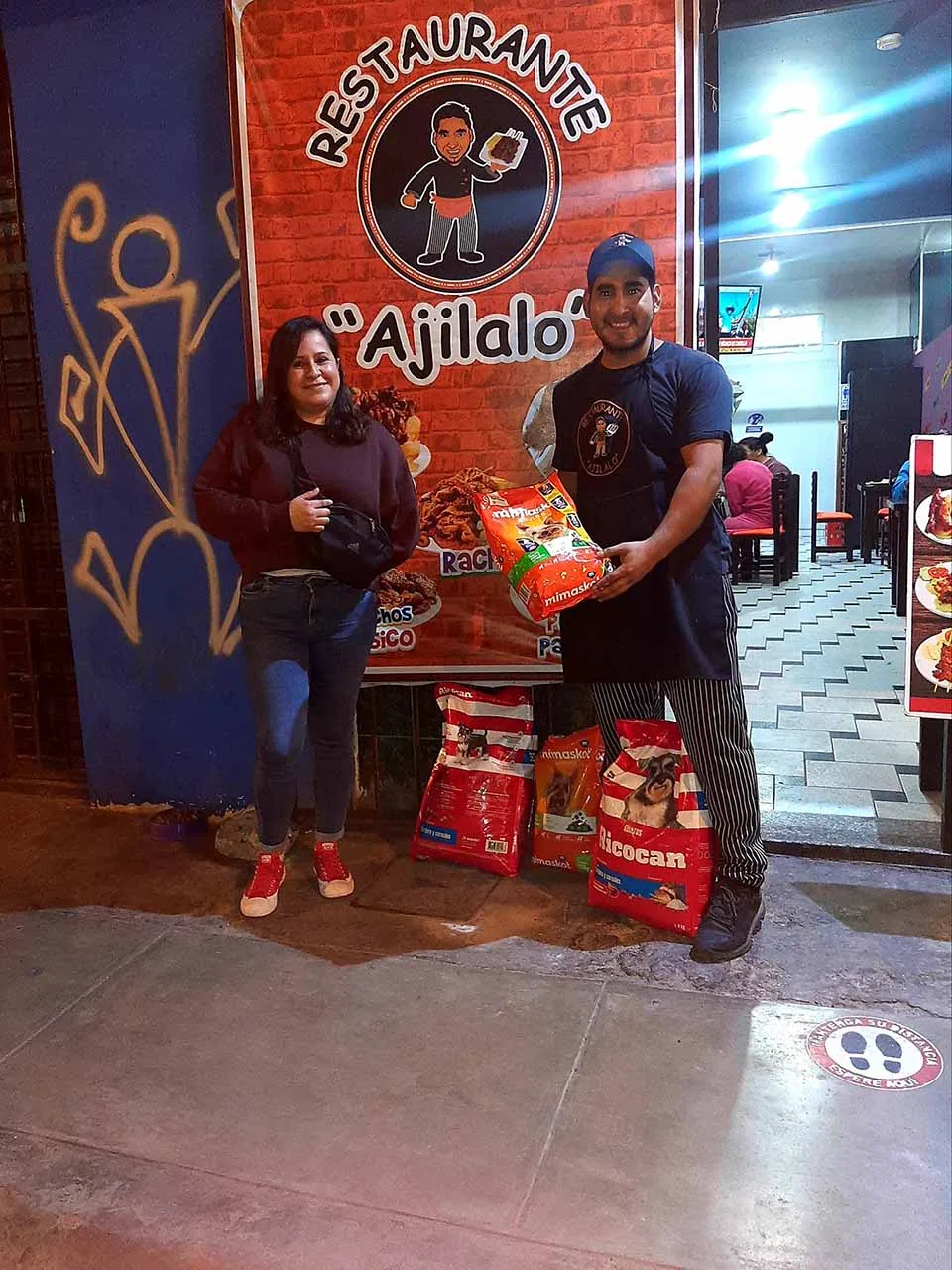 Donación de alimento para perros sin hogar