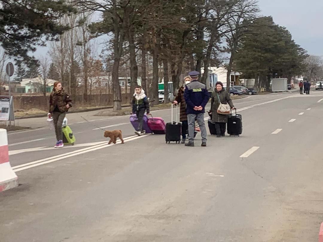 Fotos desgarradoras muestran a ucranianos y sus mascotas