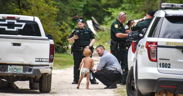 Niño con autismo perdido aparece compañia perros