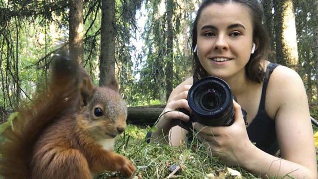 Fotógrafa se convierte en madre para un grupo de ardillas